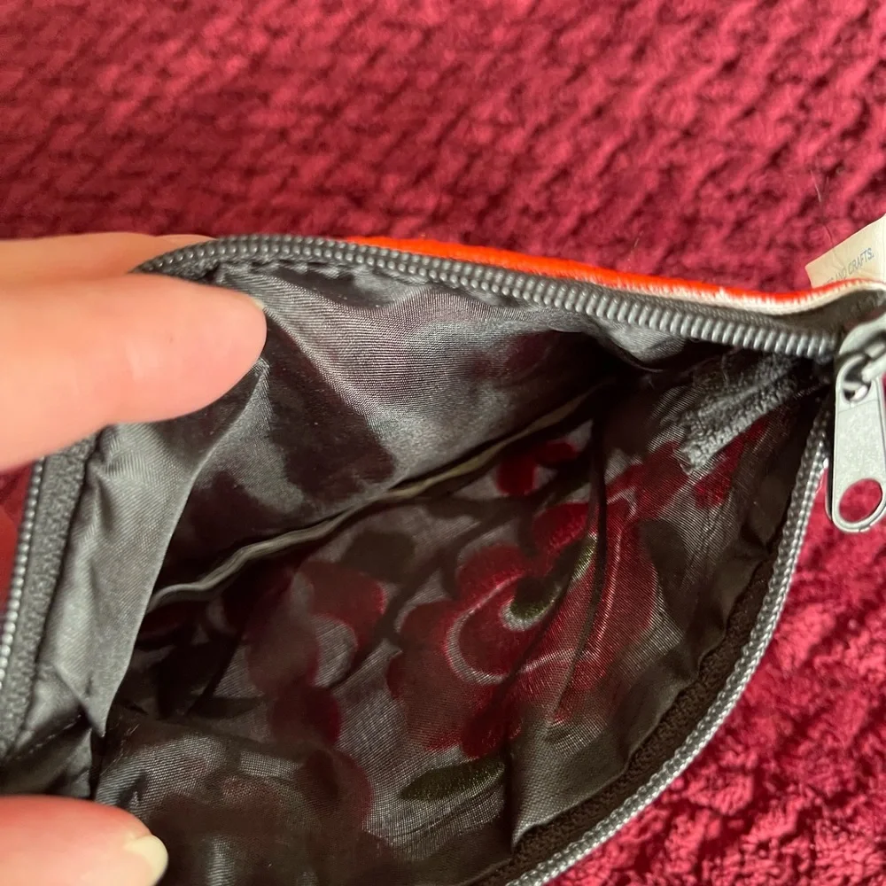 🌺 Embroidered Pouch - Picture 4 of 7